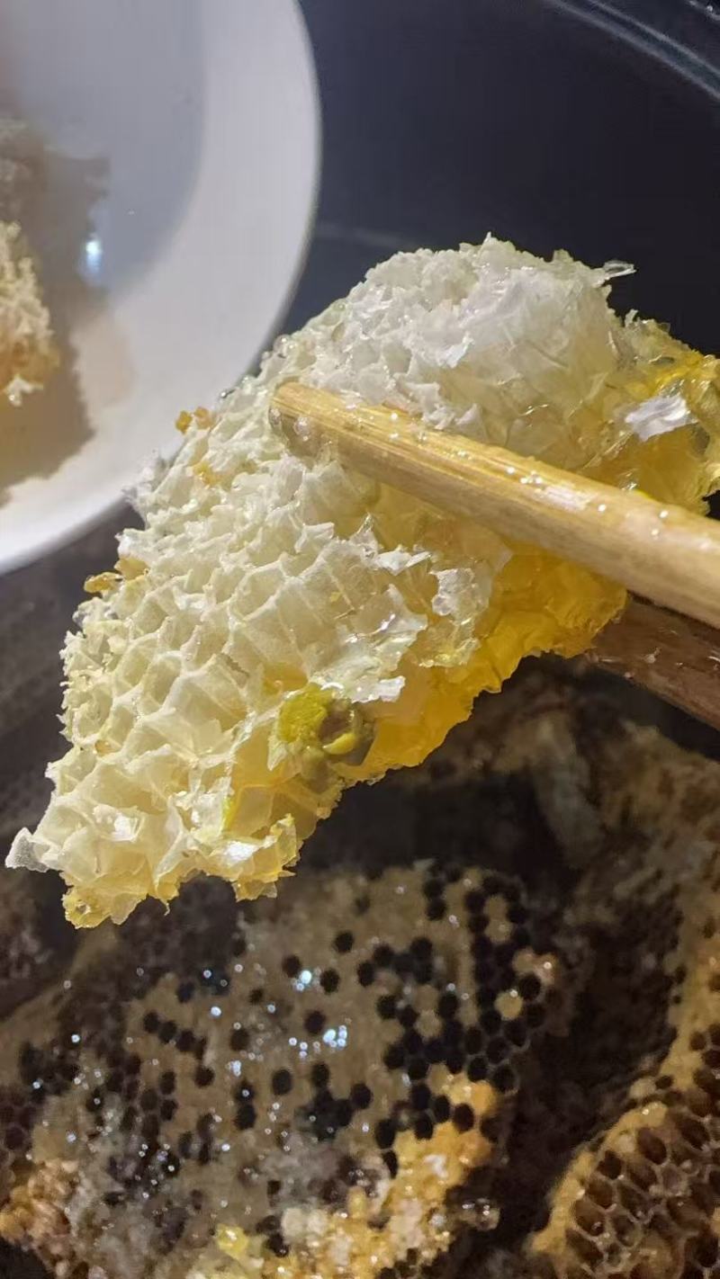 云南深山里野生蜂蜜，出沙的蜂蜜，有需要可咨询