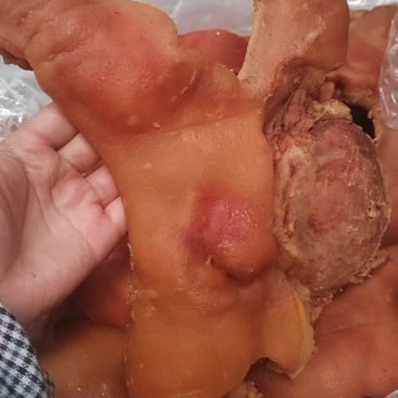 全熟散装卤猪头肉，一件60斤，解冻即食，带拱嘴，带核桃肉