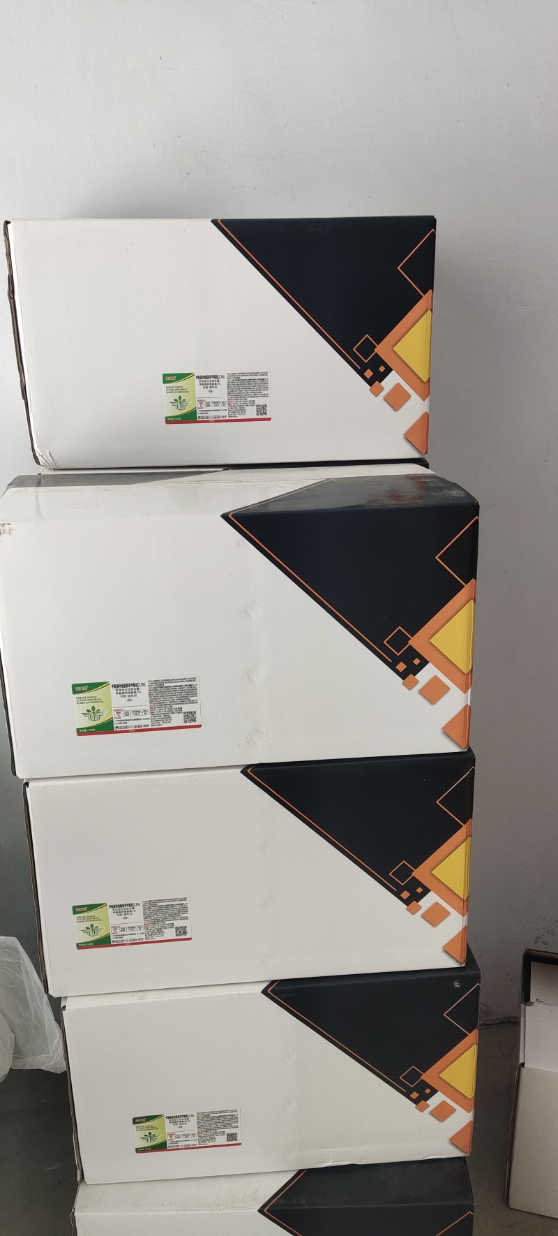 蓟马**药，对作物安全，持效期长。兑水100斤。