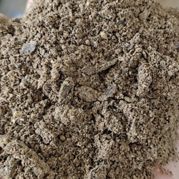 胡麻饼粉，蛋白37个，脂肪12－13个。
