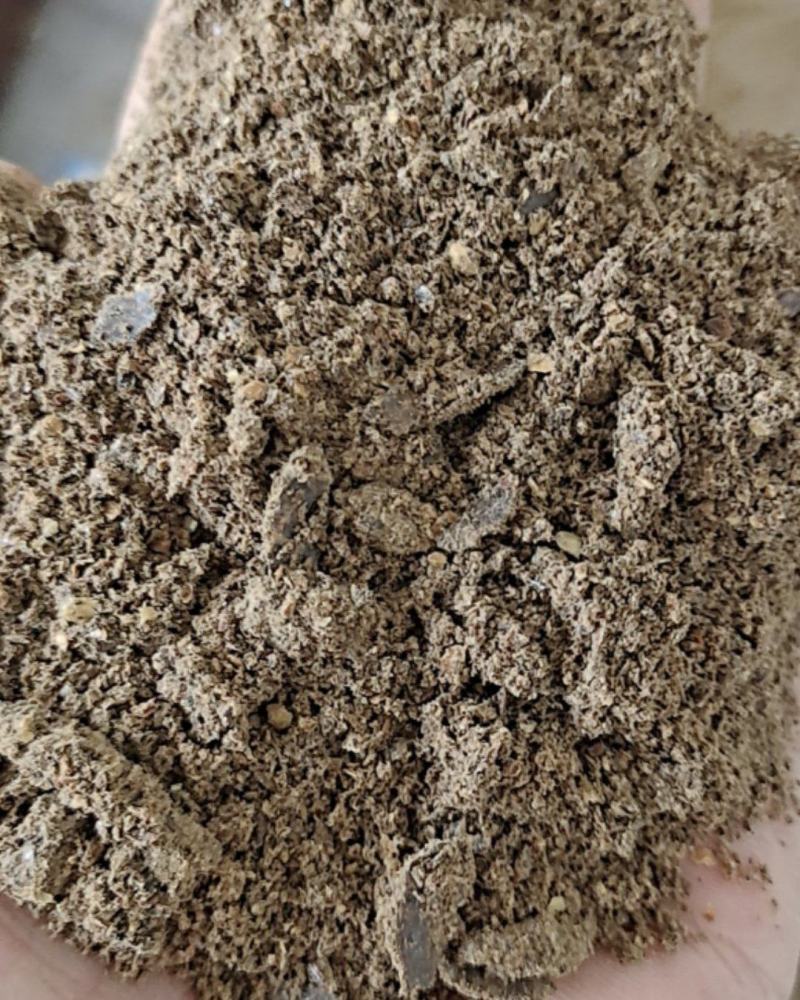 胡麻饼粉，蛋白37个，脂肪12－13个。