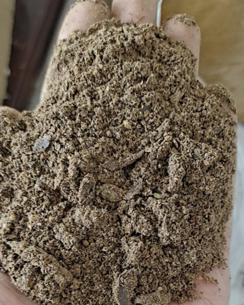 胡麻饼粉，蛋白37个，脂肪12－13个。