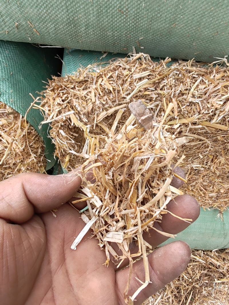 柔丝麦秸，压块草稿杆，麦糠压块，麦毛，养殖草料，供应