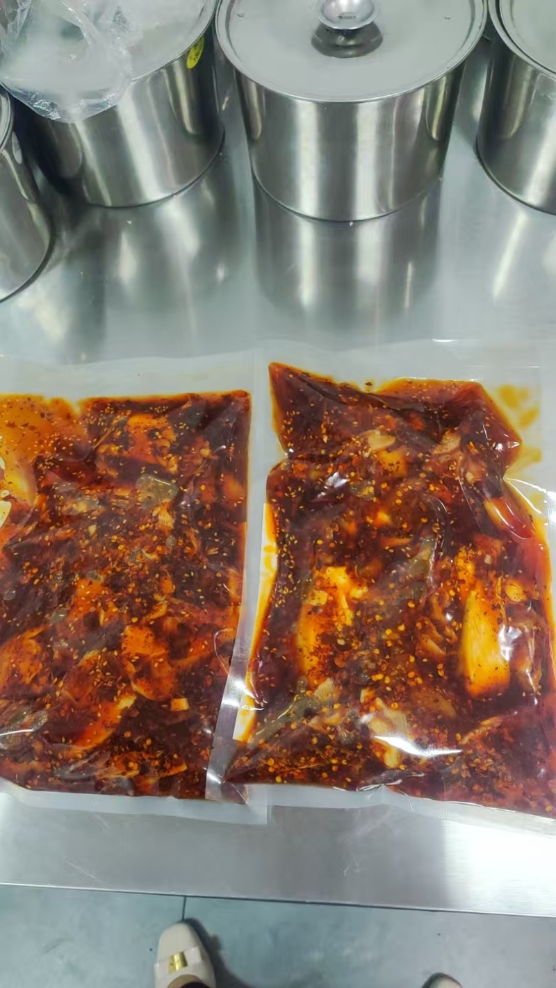 重庆生态熟食鸡，天然放养，肉质鲜嫩，健康美味，舌尖上的享