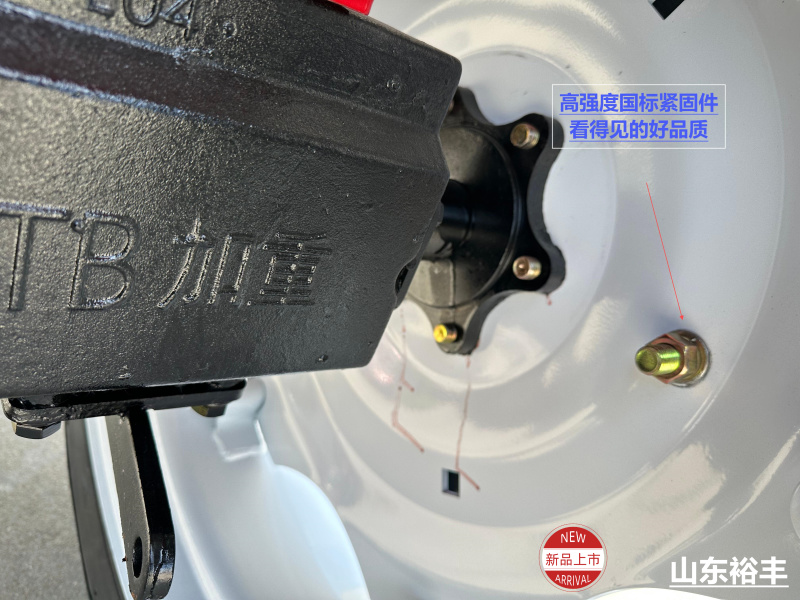 804拖拉机四驱轮式拖拉机农用多功能拖拉机耕地机械