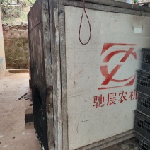 一个烘干房主机和过筛机用不到了。有需要的老板便宜拿去用。