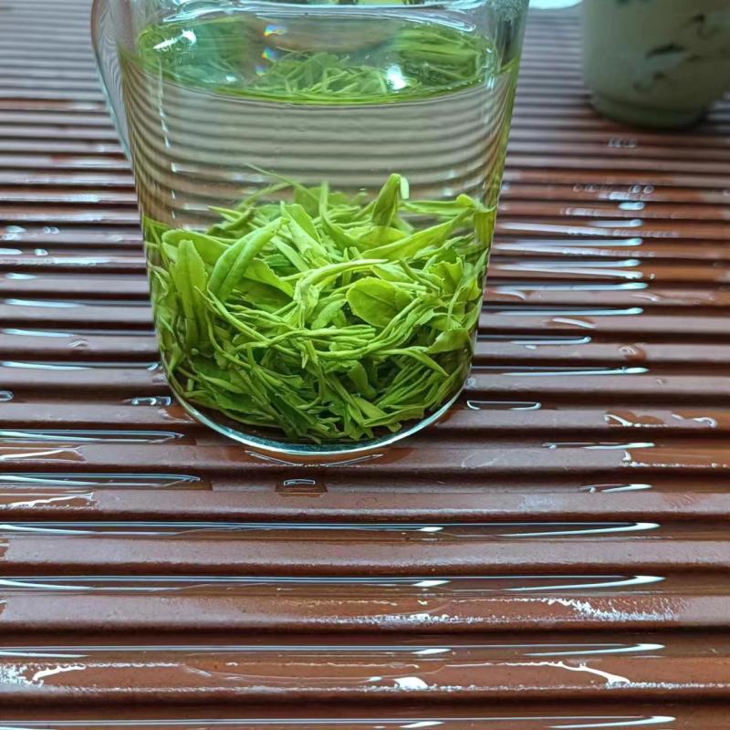 崂山绿茶产自青岛崂山区特定地理区域，高香持久独特的豌豆香