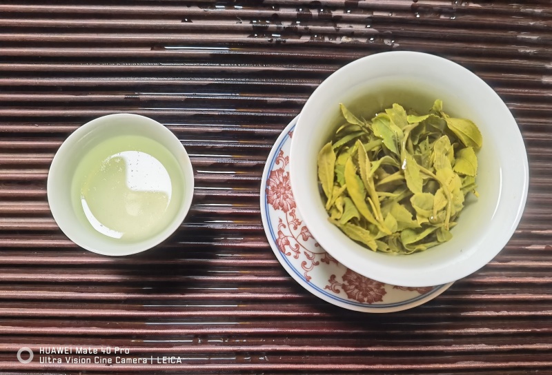 崂山绿茶产自青岛崂山区特定地理区域，高香持久独特的豌豆香