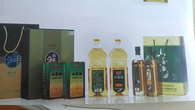湖北山茶油现榨现发品质保证量大价优欢迎老板咨询