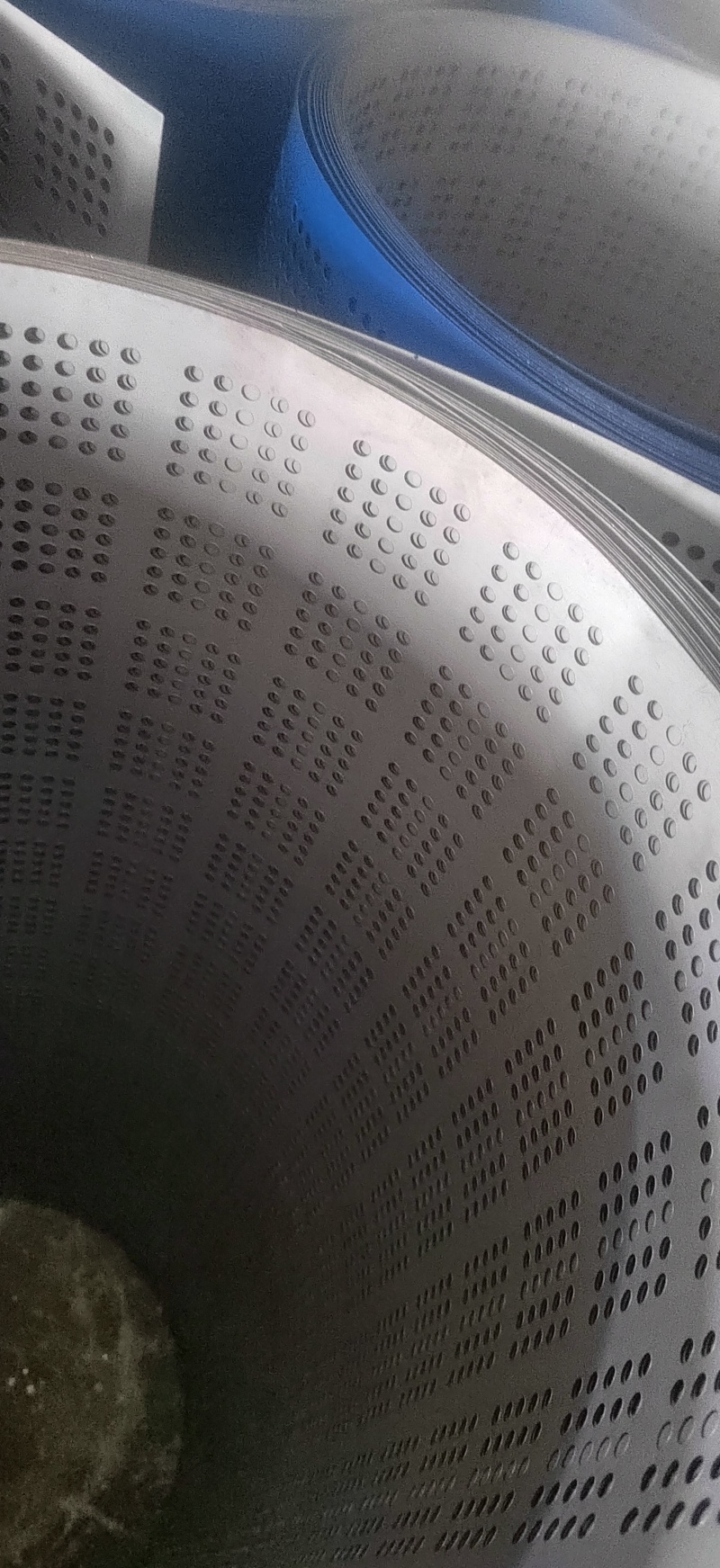 彩涂板圆孔网网孔均匀随意裁剪蓝色圆孔冲孔网卷板