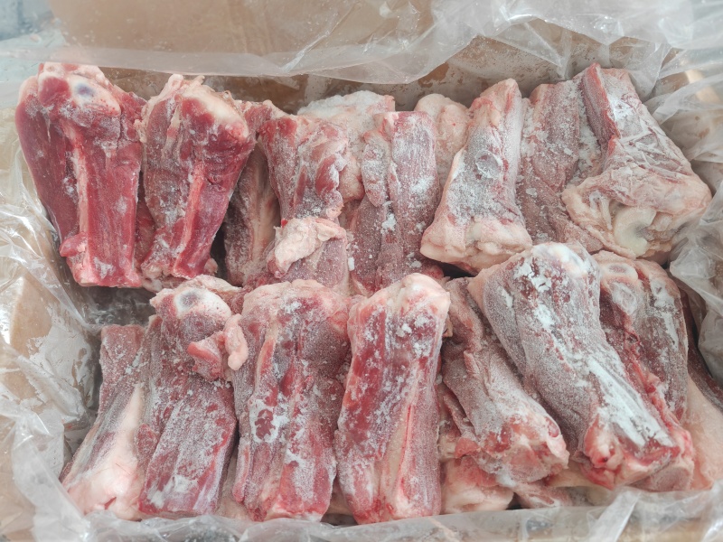 满肉S骨/满肉后肘骨，各个都可以吸骨髓
