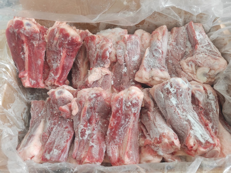 满肉S骨/满肉后肘骨，各个都可以吸骨髓