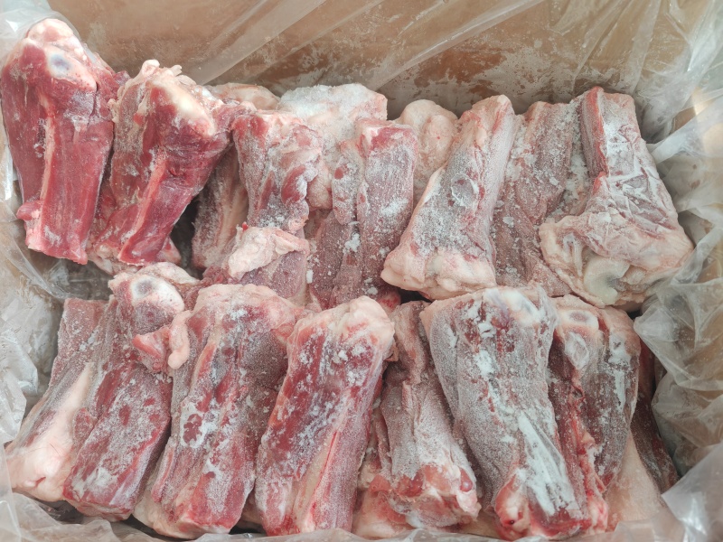 满肉S骨/满肉后肘骨，各个都可以吸骨髓