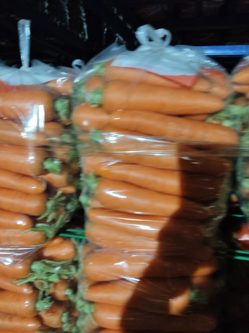 三红胡萝卜河南开封精品胡萝卜大量上市，货源充足，长期供货
