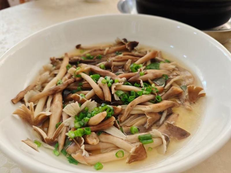 新鲜荔枝菌！头啖鲜价钱随行就市非诚勿扰！