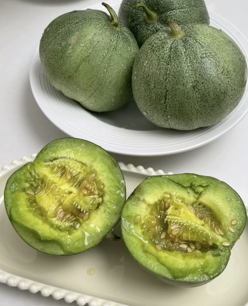 河南绿宝石甜瓜大量供应新鲜采摘，一手货源