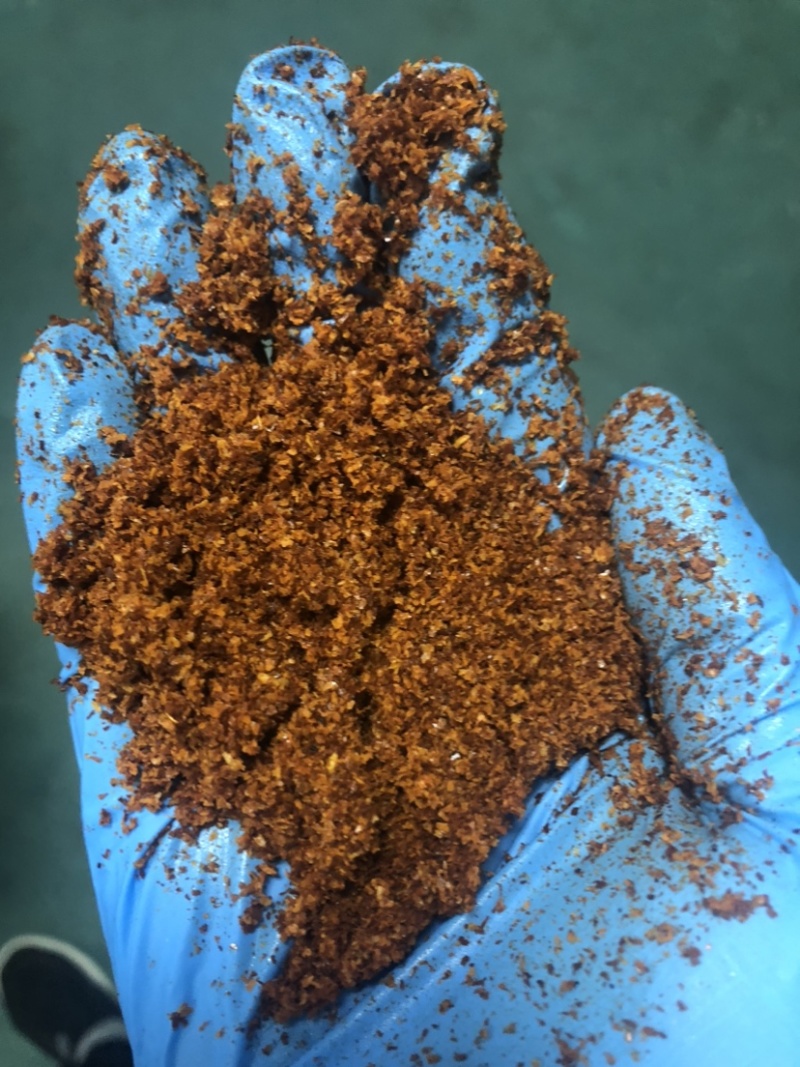 油炸辣椒粉。里面只添加有少量味精。