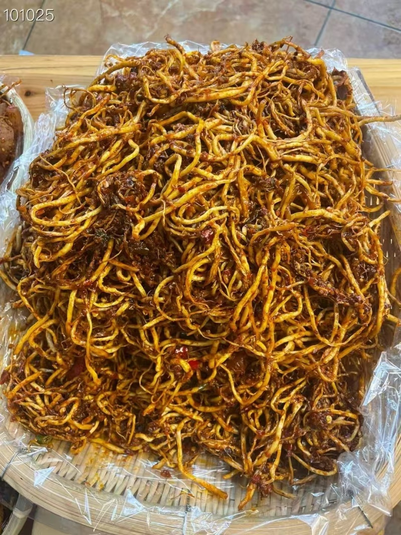 佤味序列（牛皮、鸡脚），麻辣味十足。
