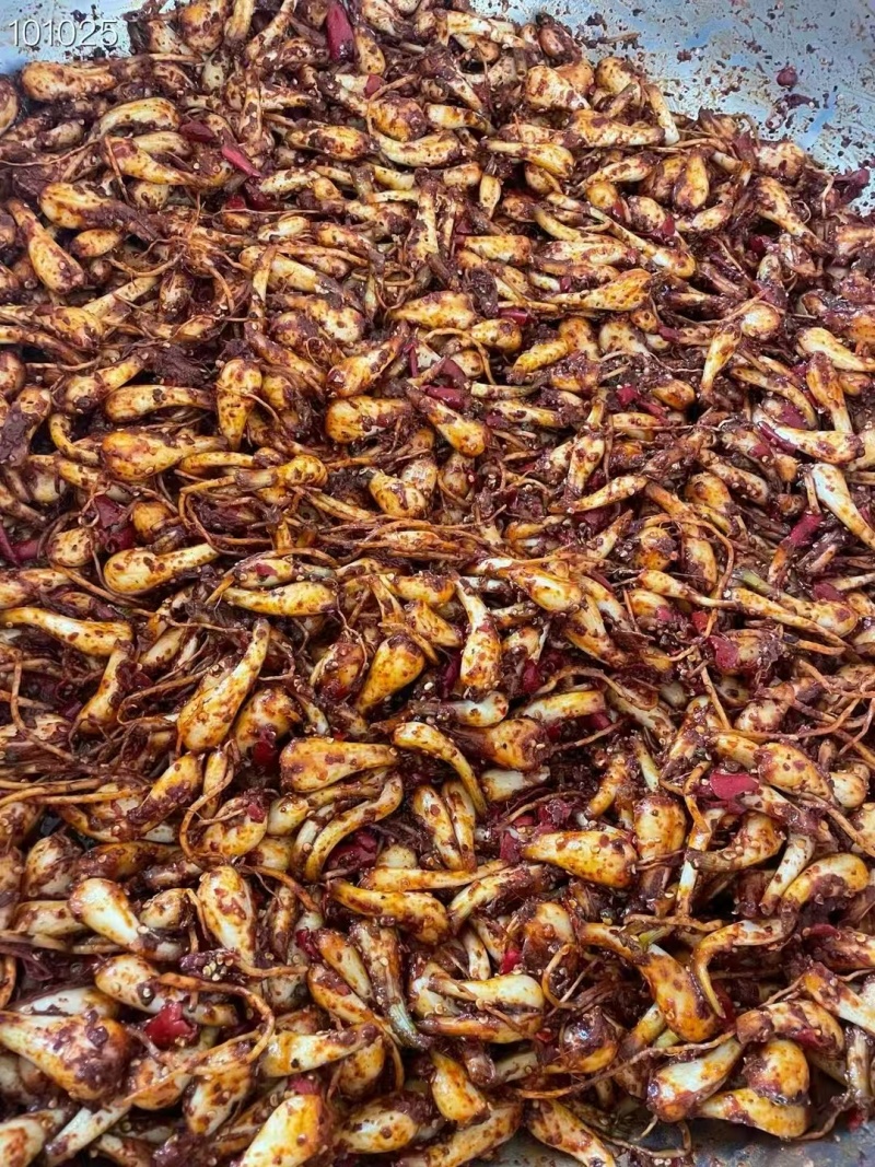 佤味序列（牛皮、鸡脚），麻辣味十足。