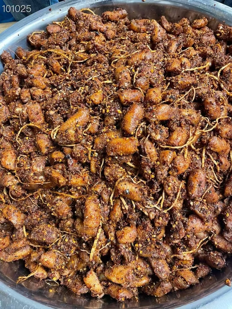 佤味序列（牛皮、鸡脚），麻辣味十足。