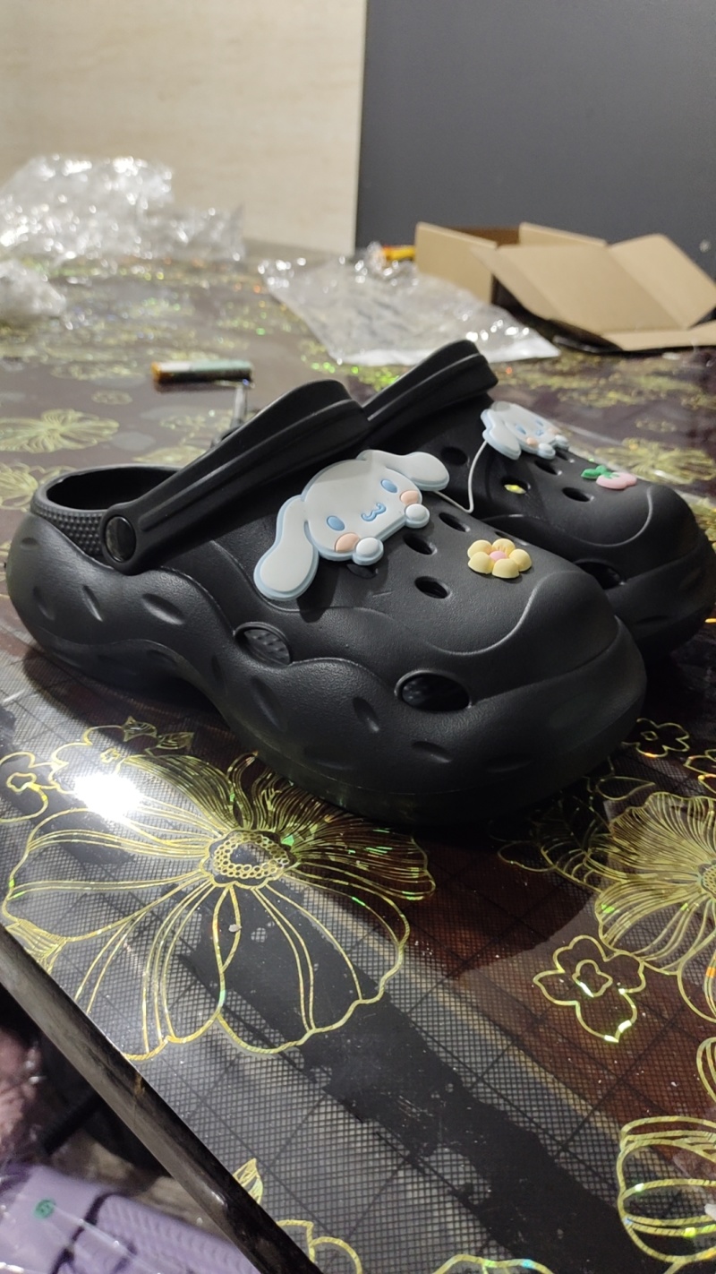 尾货洞洞鞋一手货源量大从优