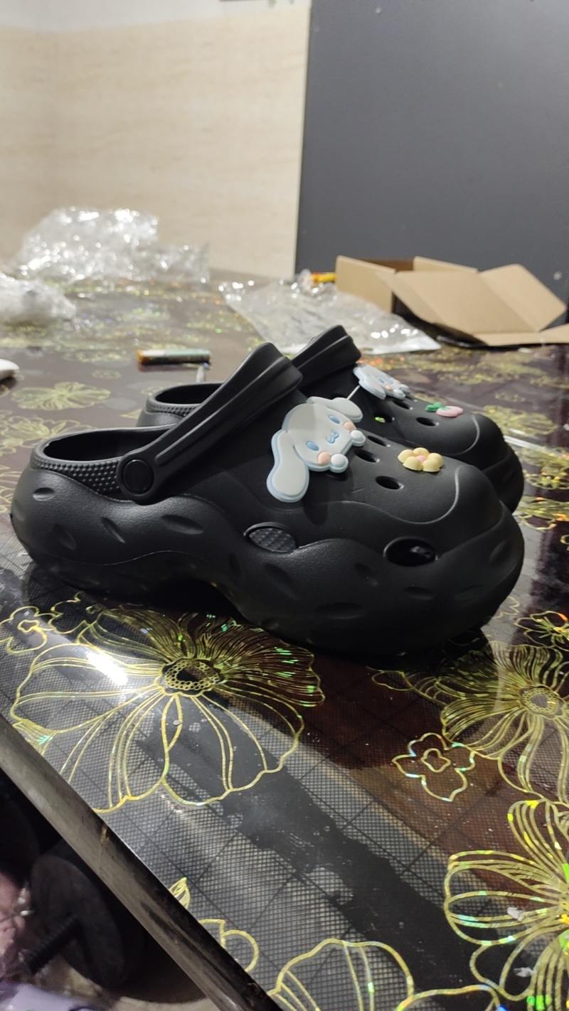 尾货洞洞鞋一手货源量大从优