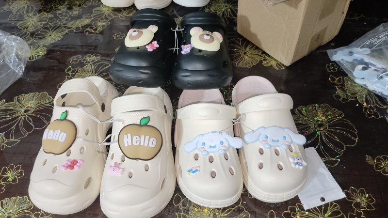 尾货洞洞鞋一手货源量大从优