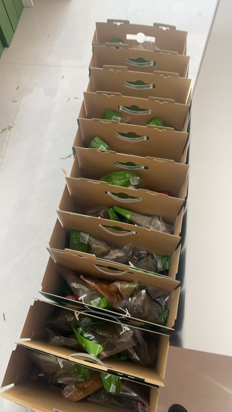 乌米粽豆沙，蜜枣，纯肉，蛋黄肉16个