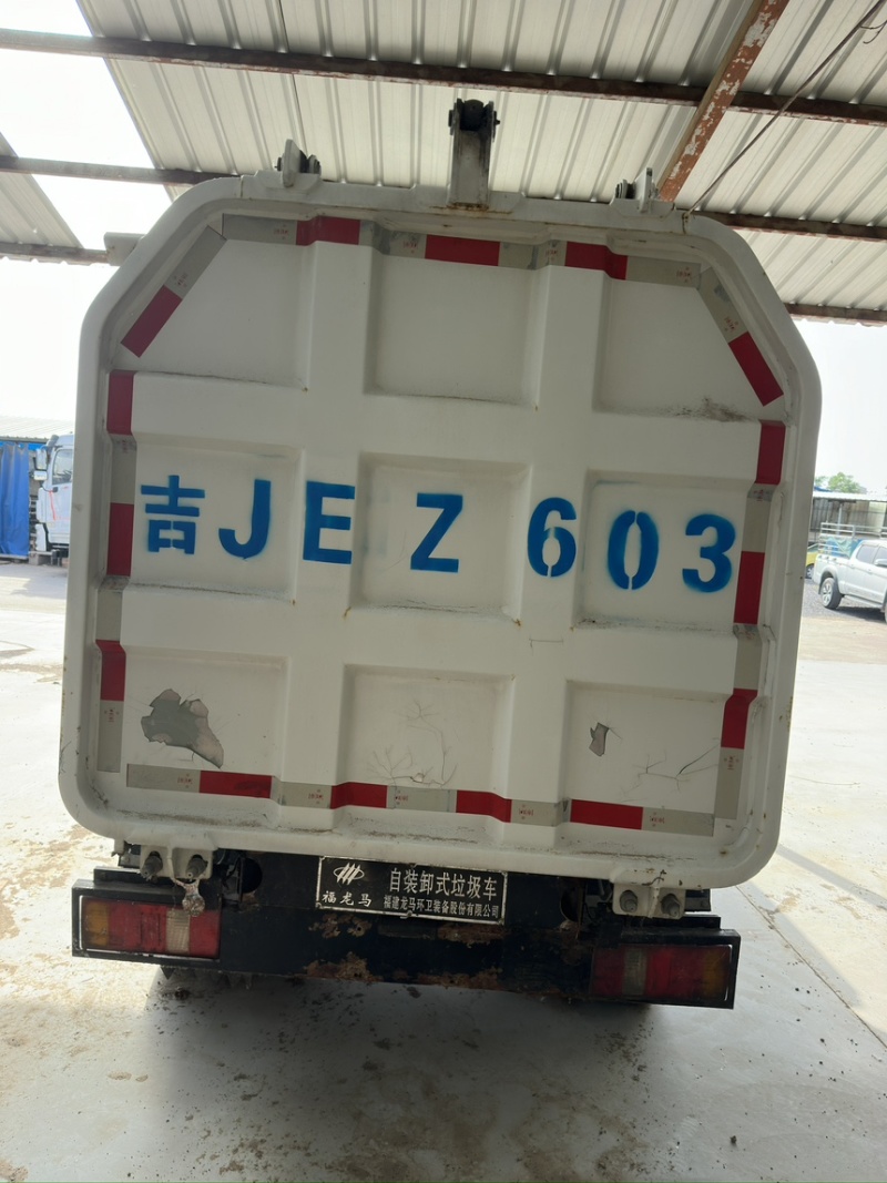 蓝牌5方侧挂桶垃圾车
