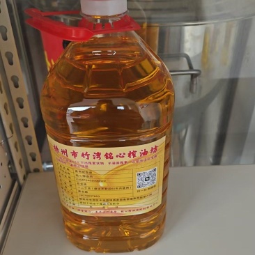熟榨花生油，选用优良花生米，好吃安全精品花生油