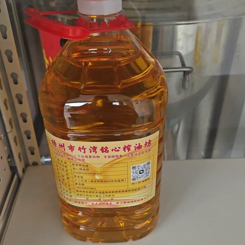 熟榨花生油，选用优良花生米，好吃安全精品花生油