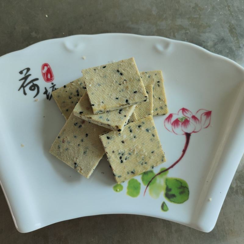 芝麻花生豆干厂家新品，芝麻花生豆腐花干欢迎来电咨询