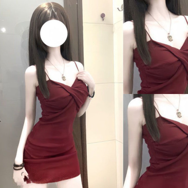 甜辣妹吊带连衣裙女2024新款纯欲风收腰显瘦纯欲小个子包臀短
