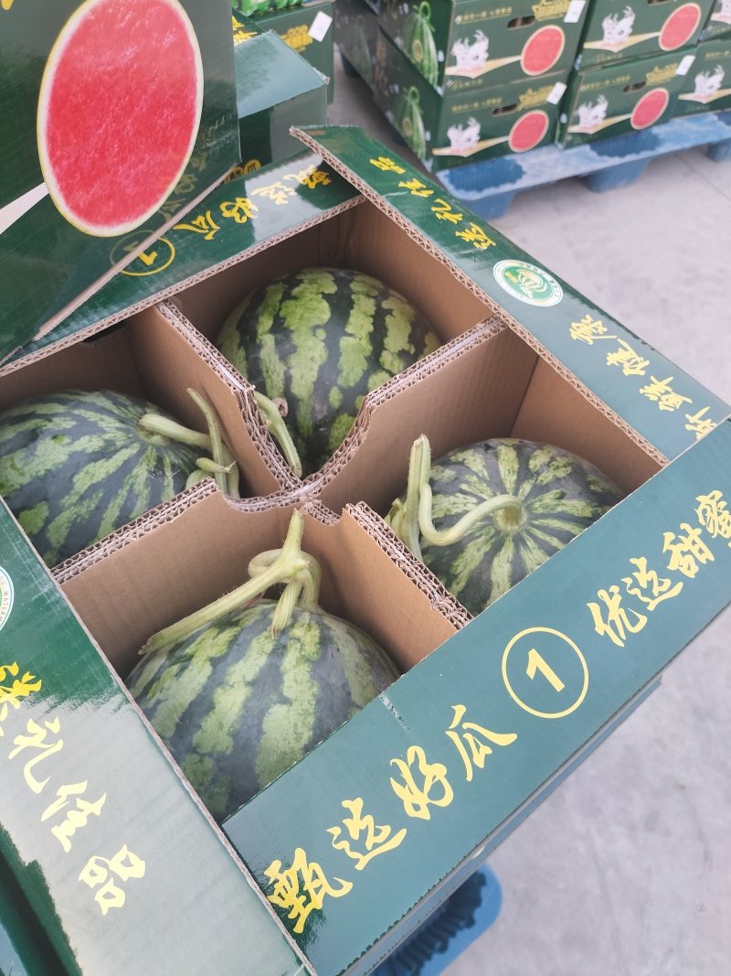 安徽美都西瓜，头茬鲜瓜，含糖量高，九成熟，保证质量