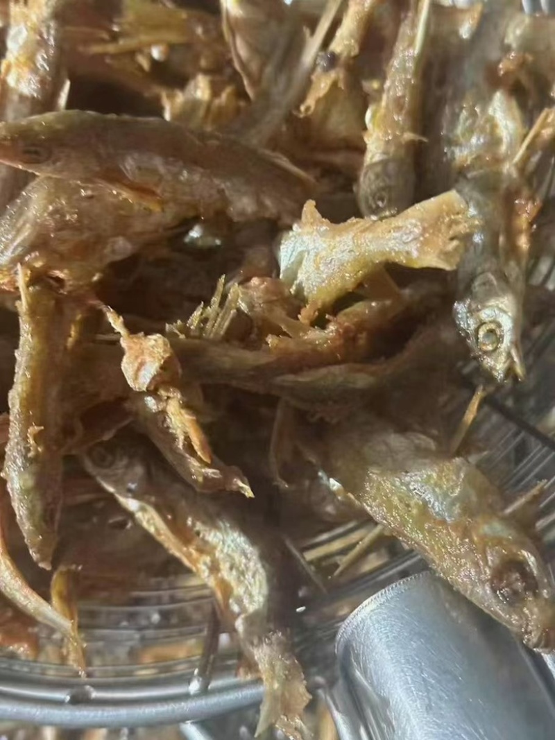 万绿湖香酥鱼油炸蓝刀电商地摊展会批发即食鱼香酥小河鱼干