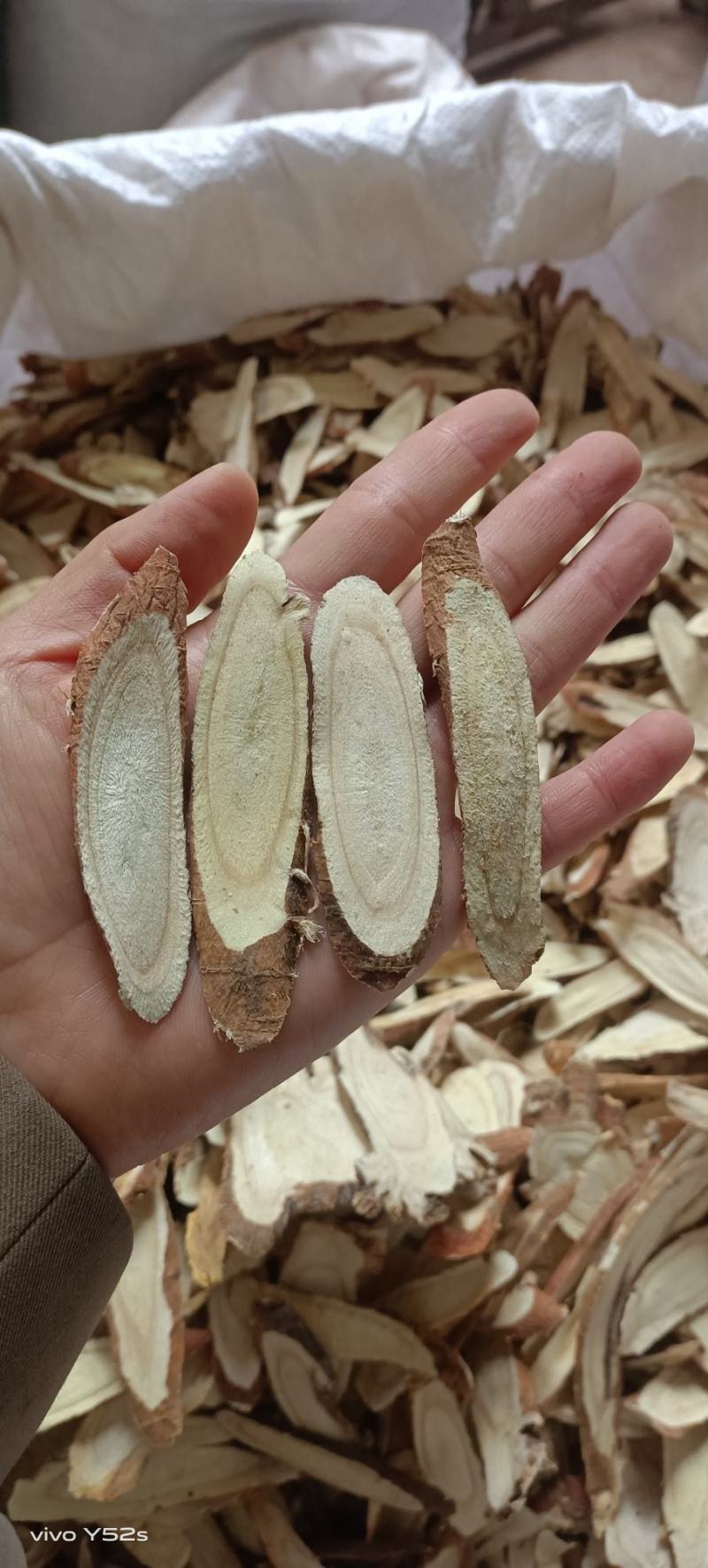 甘草，斜片甘各种规格多中药批发，几千个药品有需要的联系我