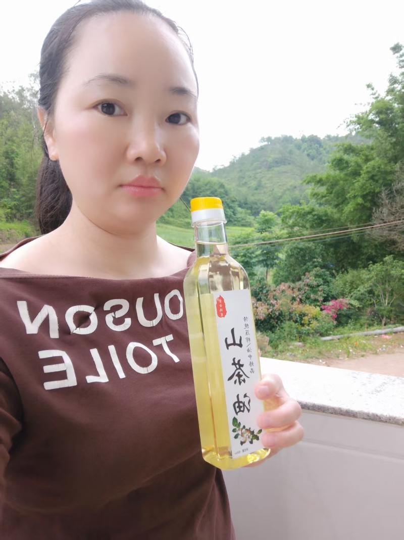 精品山茶油货源充足量大从优质量保证诚心经营欢迎咨询