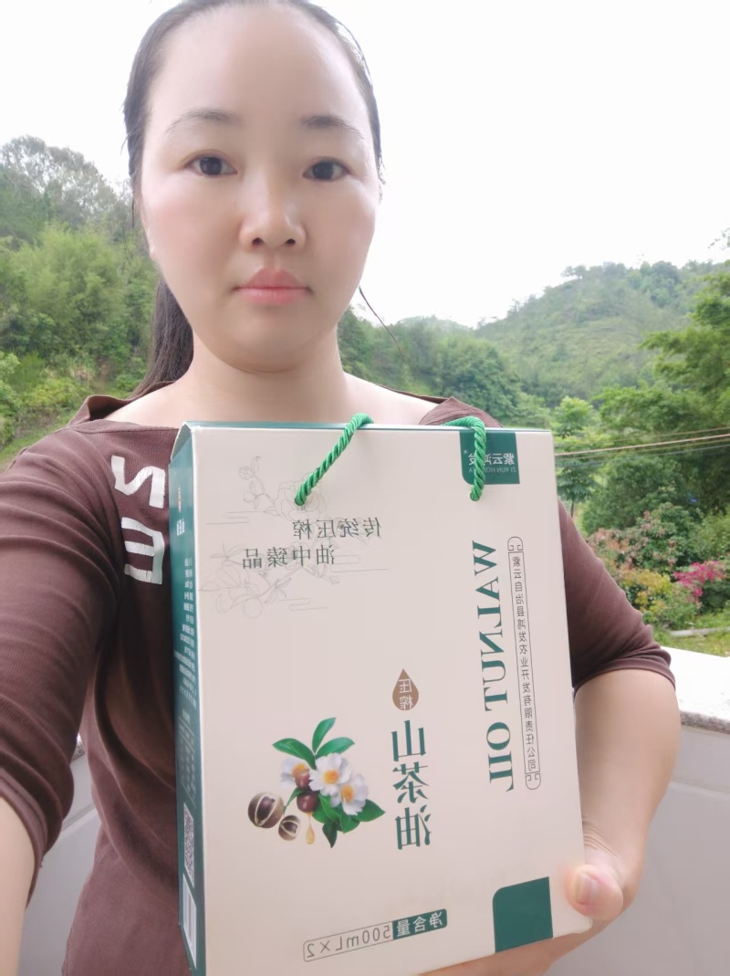 精品山茶油货源充足量大从优质量保证诚心经营欢迎咨询