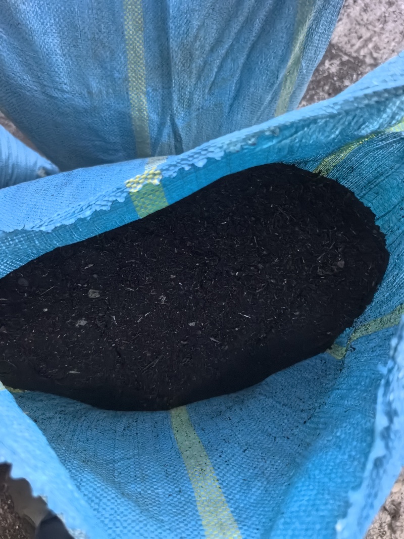 昆明高品质腐殖土，包送货上门。规格95*60编织袋。