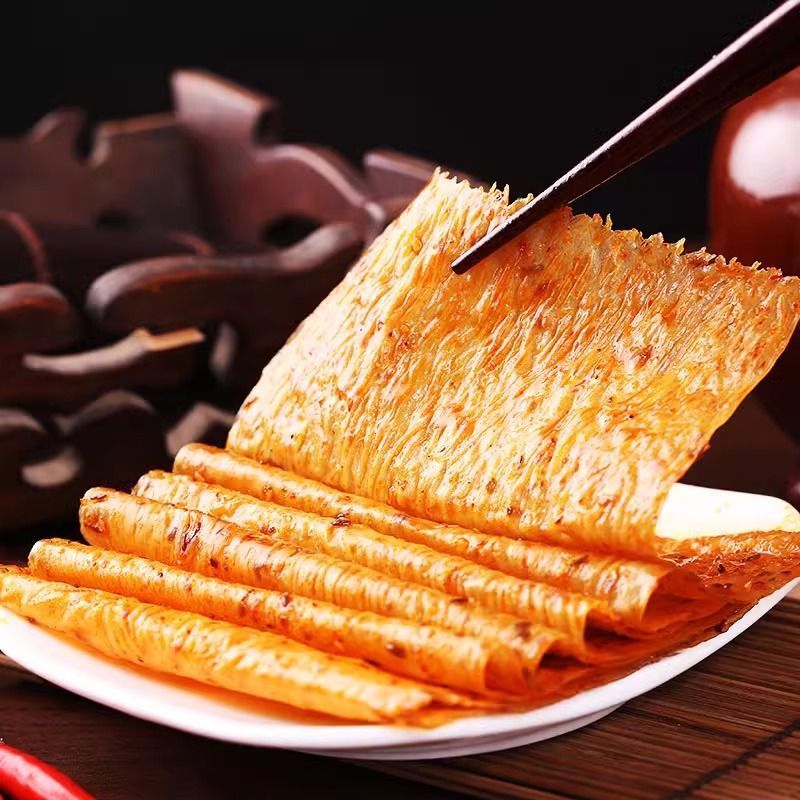 老式大辣片甜口手撕网红辣条豆皮怀旧麻辣零食小时候香辣袋装童年