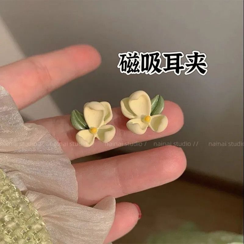 超仙清新栀子花磁吸耳夹女免打孔森系甜美茶系无耳洞小众耳饰