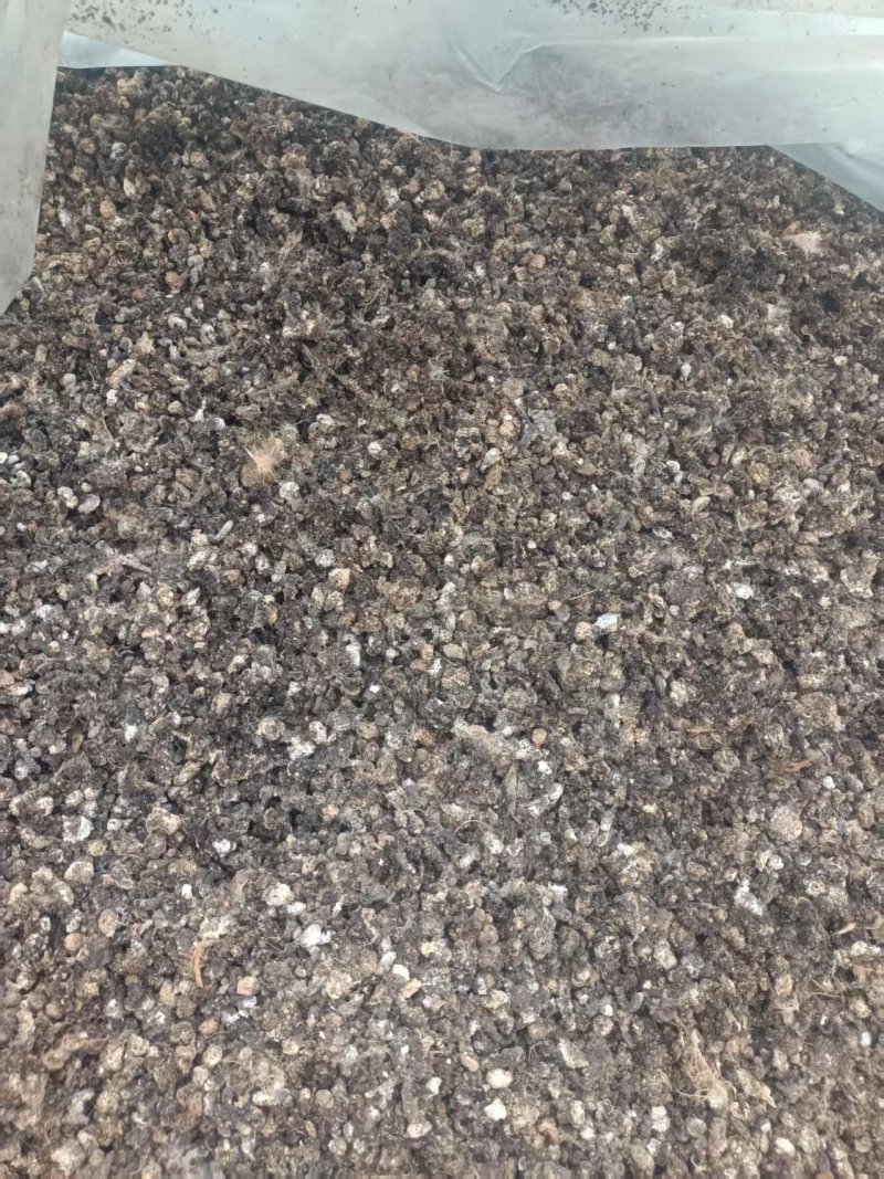 颗粒小鸡粪/发酵鸡粪/自然风干鸡粪/纯干无杂质/常年供应