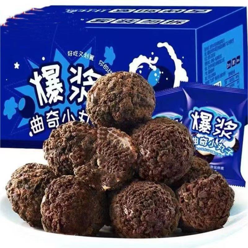 草莓酸奶爆浆曲奇小丸子奶油夹心巧克力饼干网红零食8g/包