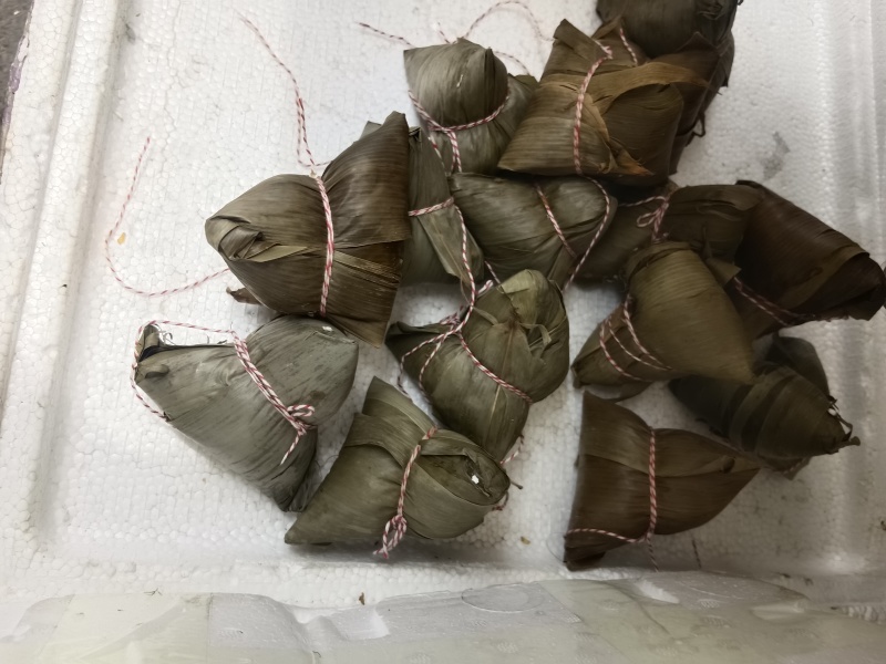 出售各种粽子蜜枣粽蛋黄肉粽碱水种多种口味，一件起批包邮