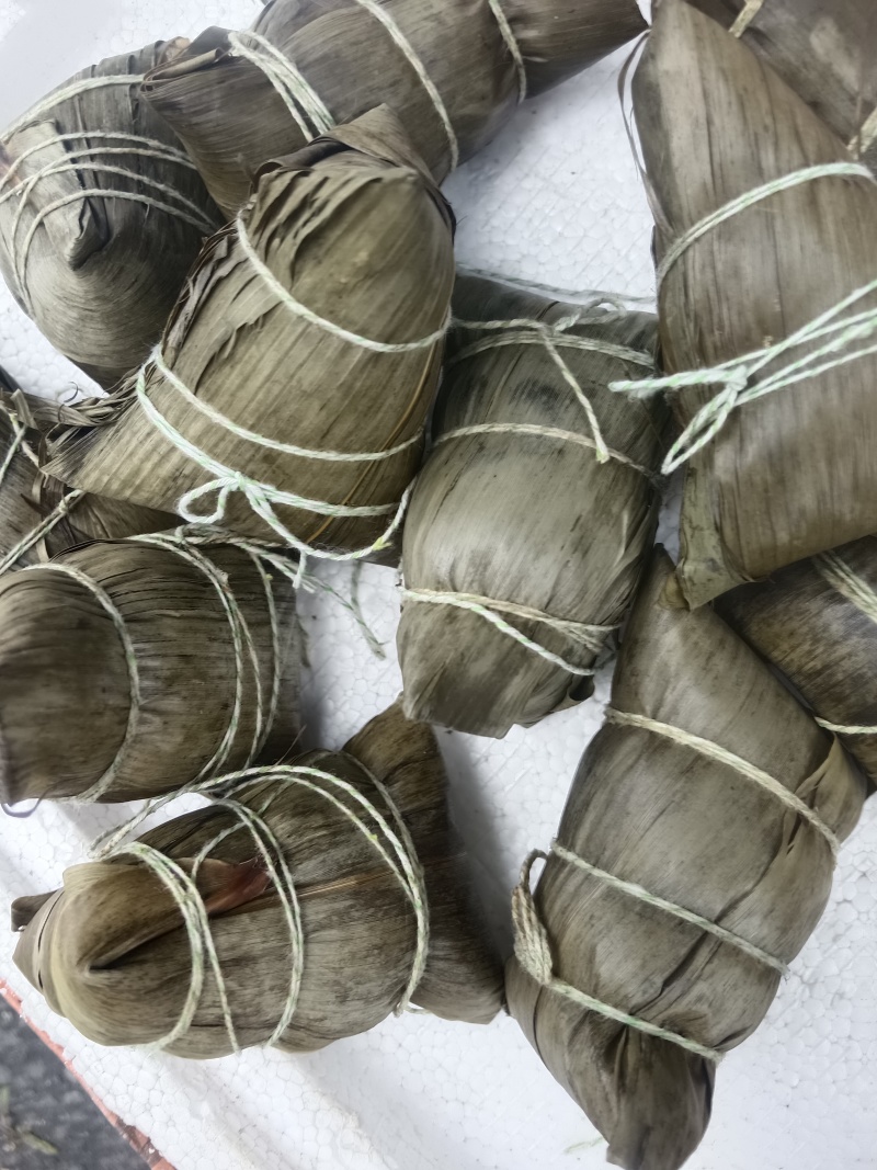 出售各种粽子蜜枣粽蛋黄肉粽碱水种多种口味，一件起批包邮