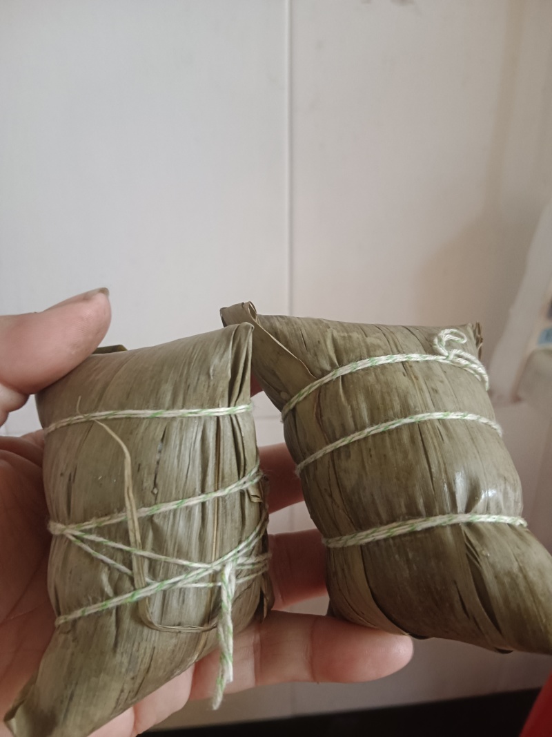 出售各种粽子蜜枣粽蛋黄肉粽碱水种多种口味，一件起批包邮