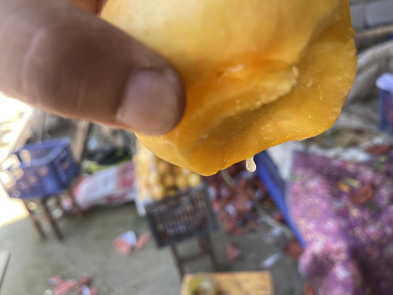 黄油桃很快上市。预定的提前