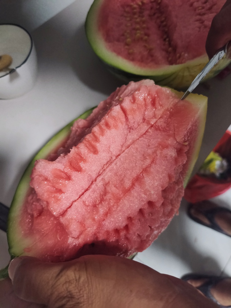 麒麟瓜美都8424西瓜口感甜水分足大红瓤小薄皮产地货源充