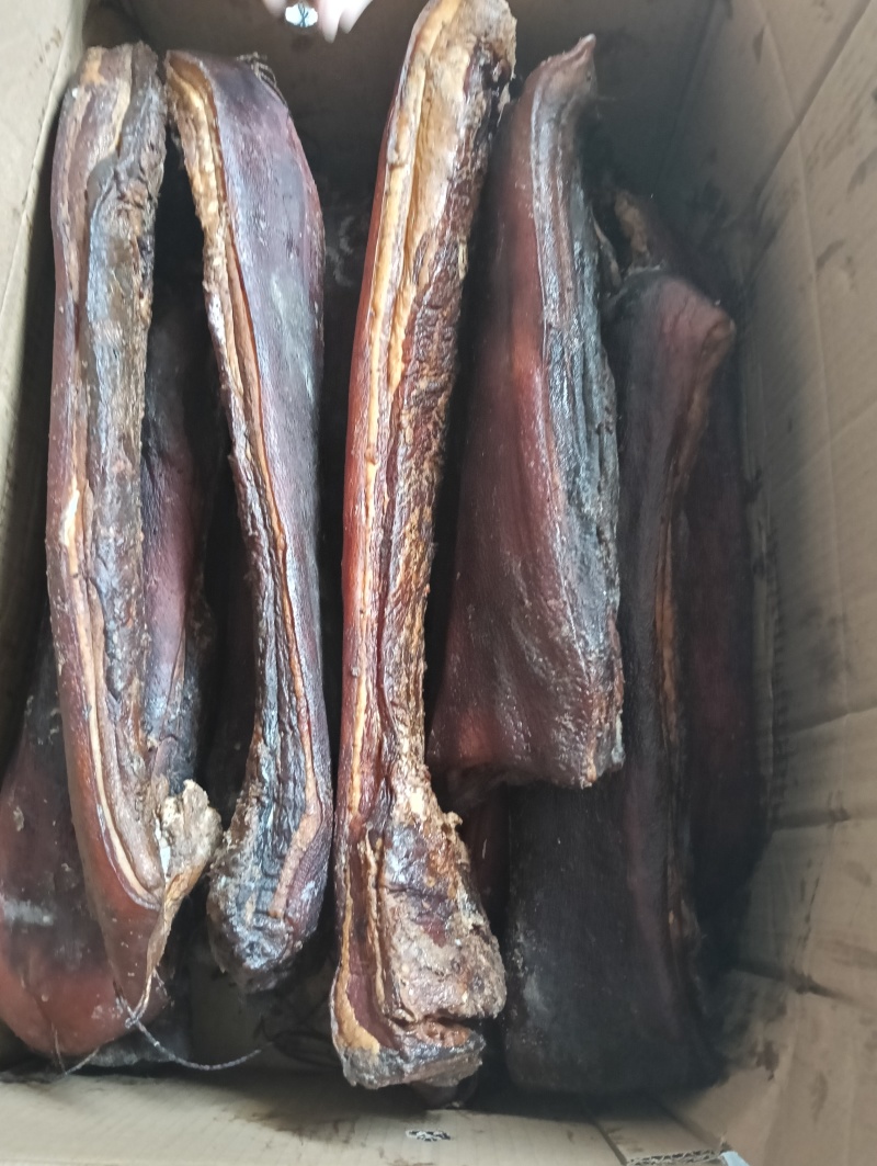 精品三线腊肉，五花肉，块型好，干度好，一件40斤，