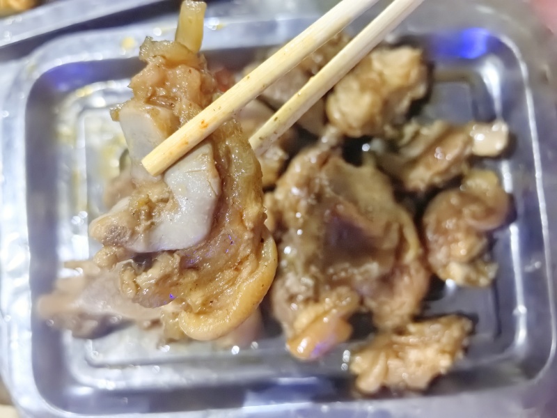猪蹄块，火烧去毛的，颜色好，有带皮的，新品，**